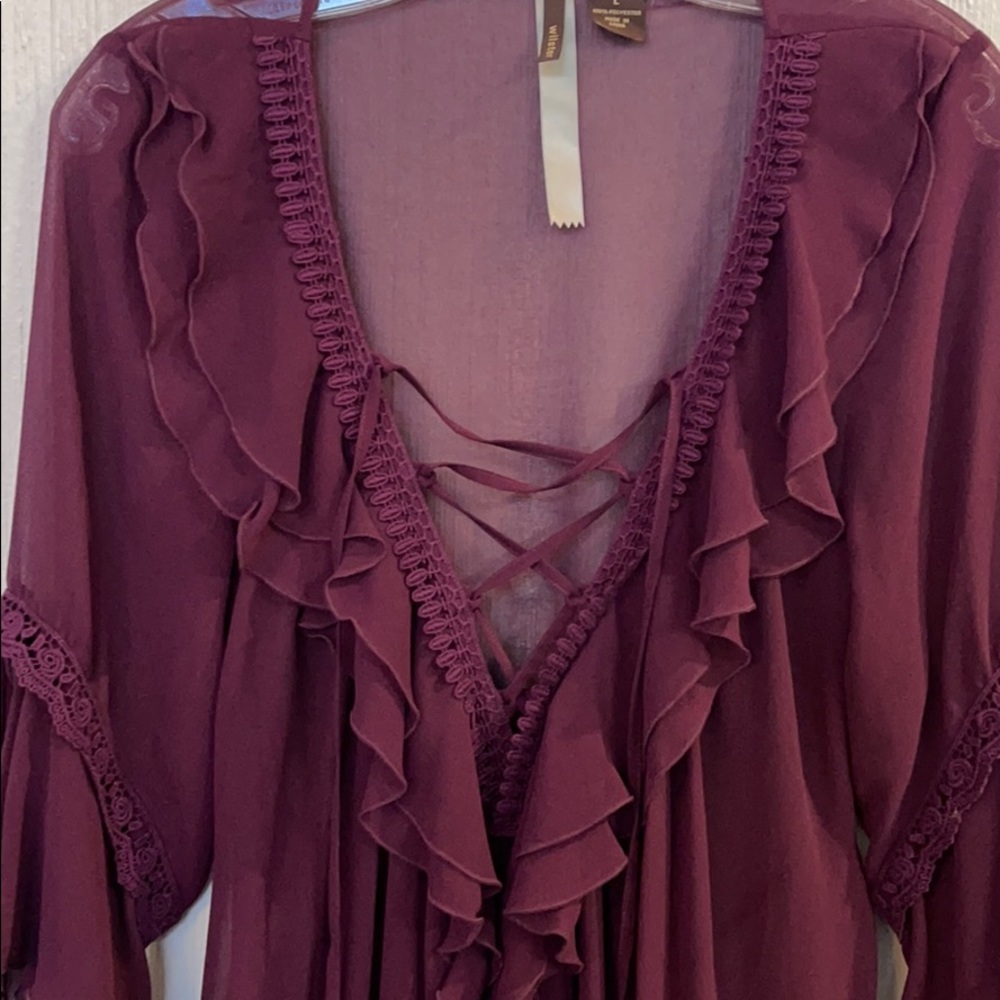 Beautiful Ruffle Top from Wilster.  Size Large